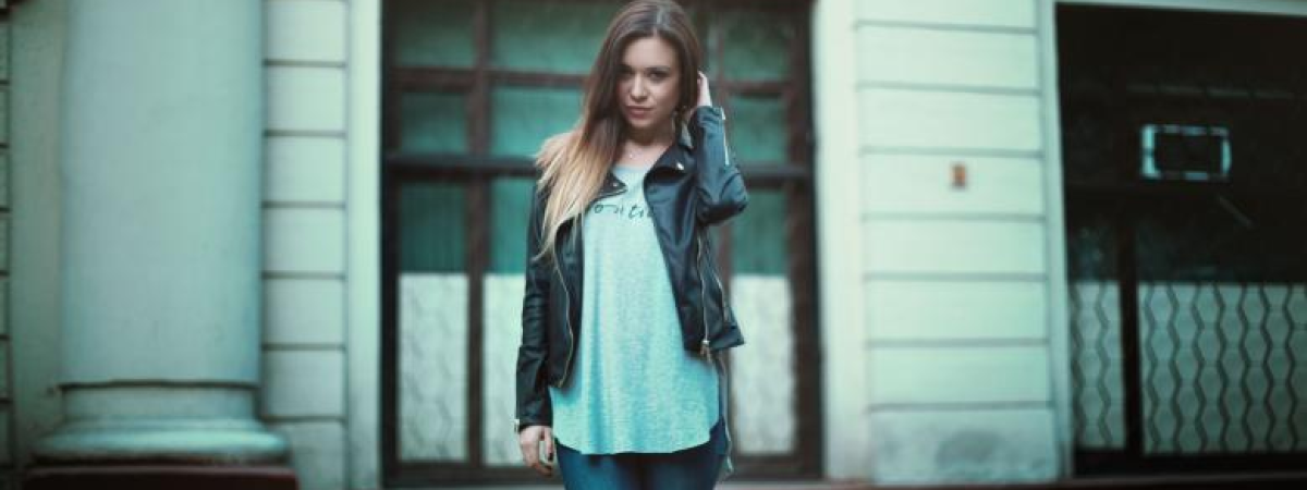 10 Different Ways To Style A Basic Tee image6 1 f62d47aa