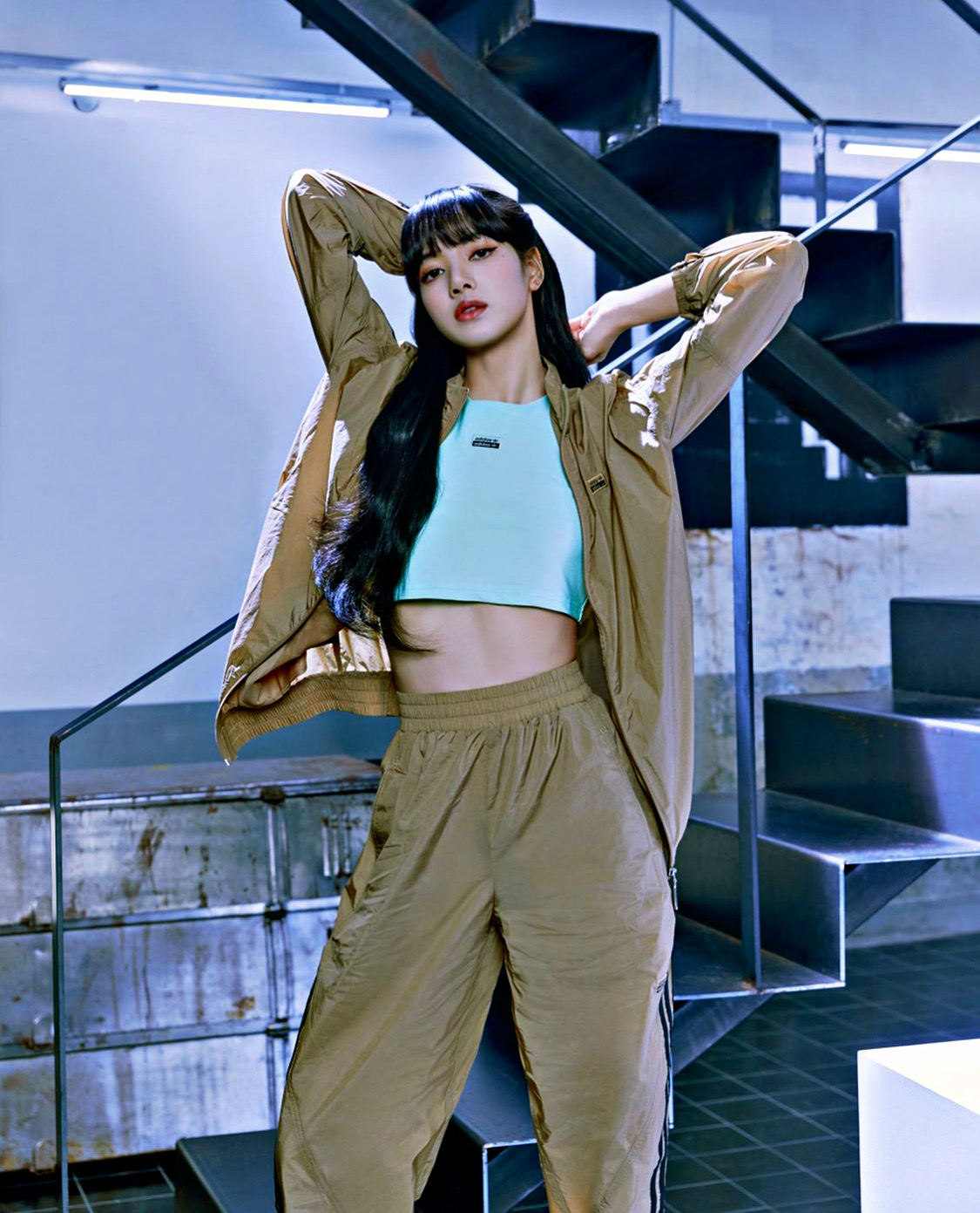 5 K-Pop Idols In Cool & Casual Streetwear image10 5
